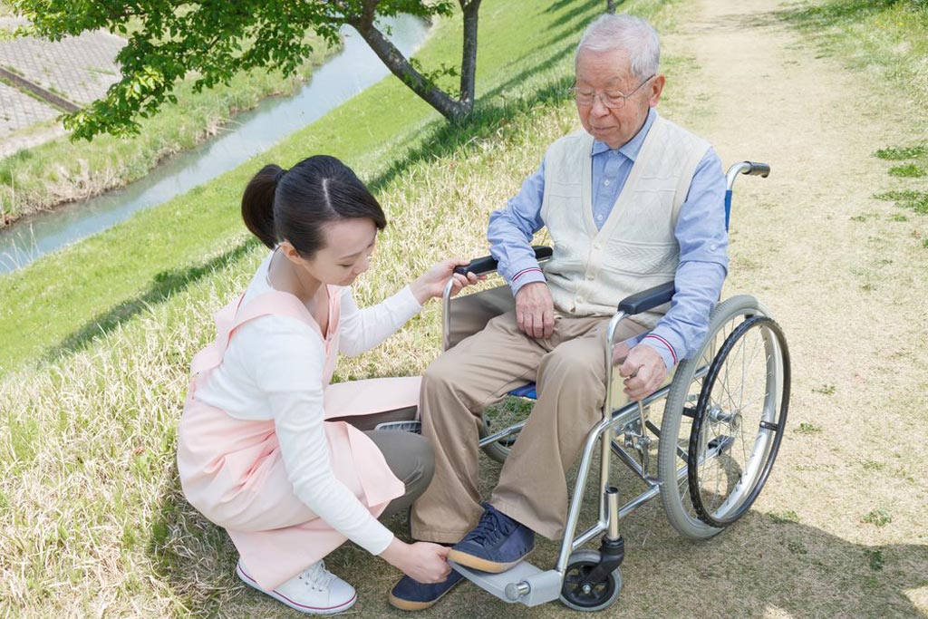 Imagen: Las investigaciones demuestran que más adultos en sus años crepusculares dependen de los cuidadores (Fotografía cortesía de ShutterStock). Imagen: Las investigaciones demuestran que más adultos en sus años crepusculares dependen de los cuidadores (Fotografía cortesía de ShutterStock).