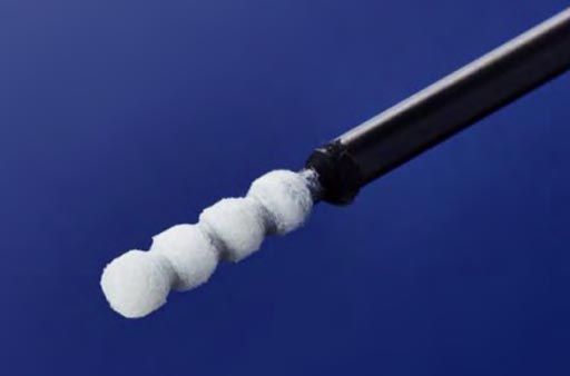 Imagen: Los micro hisopos médicos de algodón ayudan en la cirugía laparoscópica (Fotografía cortesía de Sanyo).