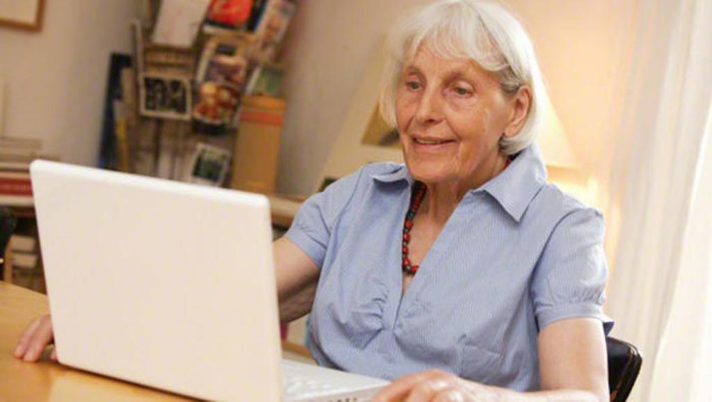 Imagen: Una nueva investigación sugiere que una solución interactiva basada en Internet puede ayudar a las personas mayores a mantenerse saludables (Fotografía cortesía de Alamy).