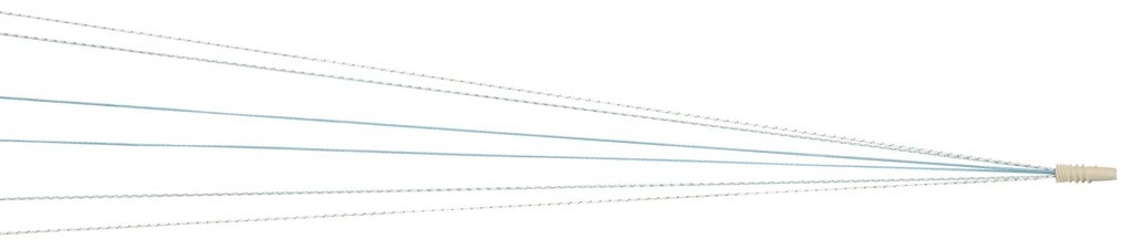 Imagen: Una sutura Dynacord unida al ancla Healix Advance (Fotografía cortesía de DePuy Synthes).