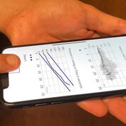 Imagen: Un método oscilométrico novedoso puede medir la presión arterial en un teléfono celular (Fotografía cortesía de la MSU).