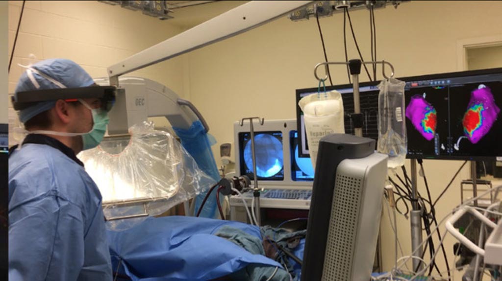 Imagen: El dispositivo de RA autocontenido está diseñado para brindar una experiencia inmersiva de RA en la que los cirujanos pueden explorar datos de manera interactiva en tres dimensiones (Fotografía cortesía del Centro Médico Beth Israel Deaconess).