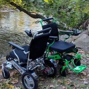 Imagen: Las sillas de ruedas eléctricas plegables, Eagle y Electra7 (Fotografía cortesía de Quick N Mobile).