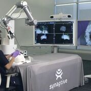 Imagen: El sistema servotactográfico Synaptive Medical (Fotografía cortesía de Synaptive Medical). Imagen: El sistema servotactográfico Synaptive Medical (Fotografía cortesía de Synaptive Medical).