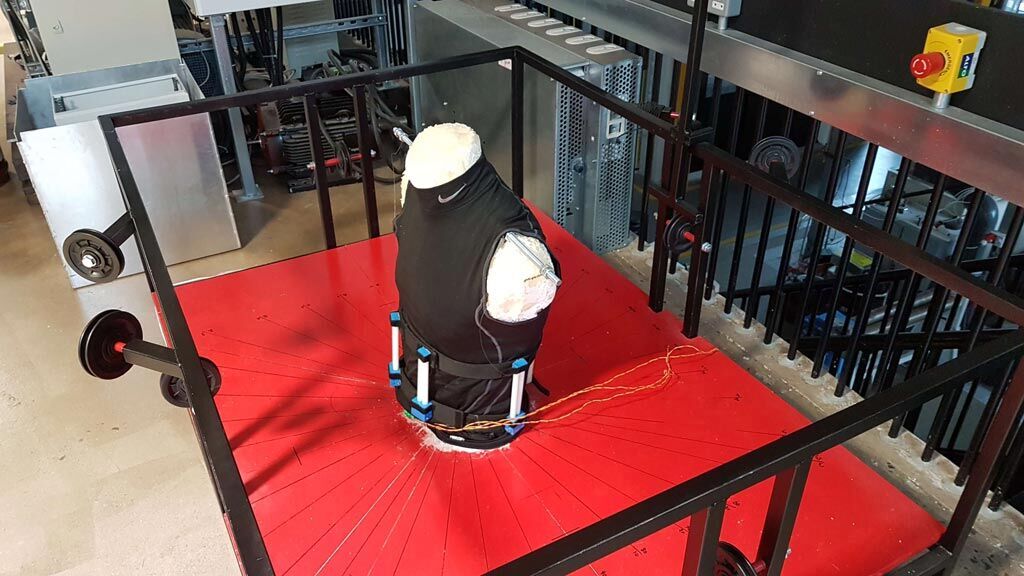 Imagen: Un torso mecánico ayuda al diseño de soportes para la espalda (Fotografía cortesía de la Universidad de Lancaster).