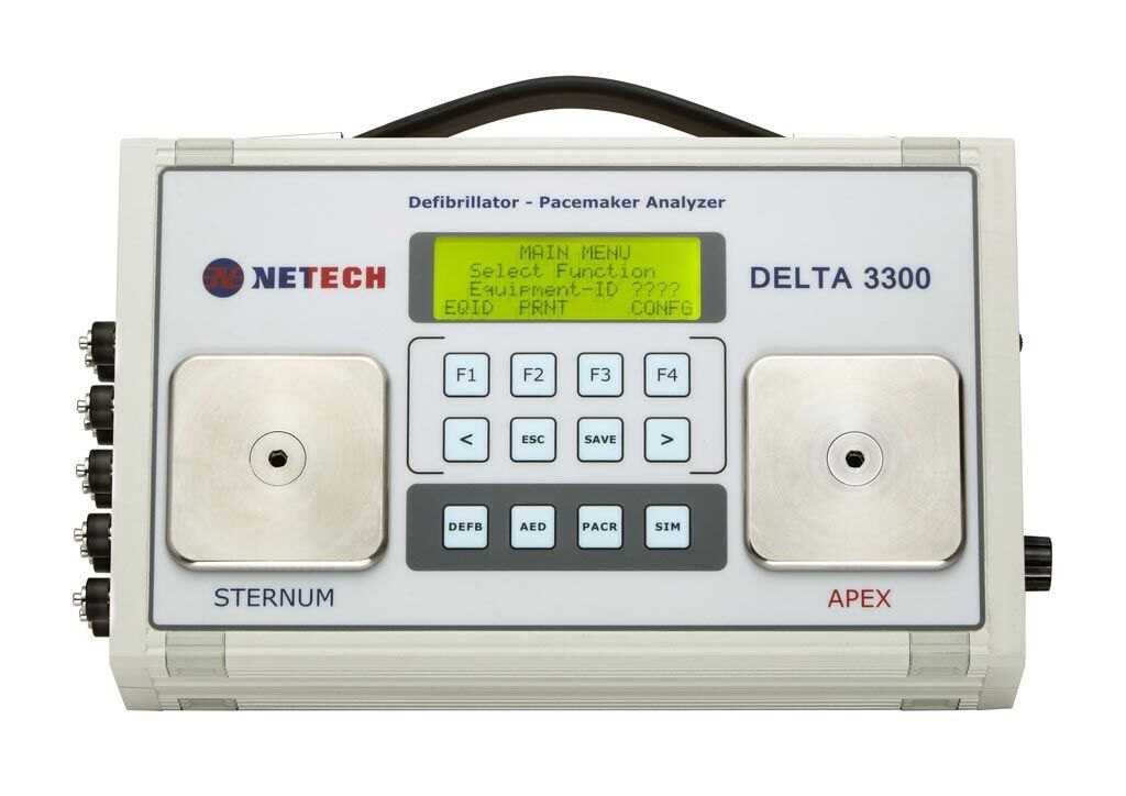 Imagen: El desfibrilador Delta 3300 y el analizador de marcapasos transcutáneo (Fotografía cortesía de Netech).