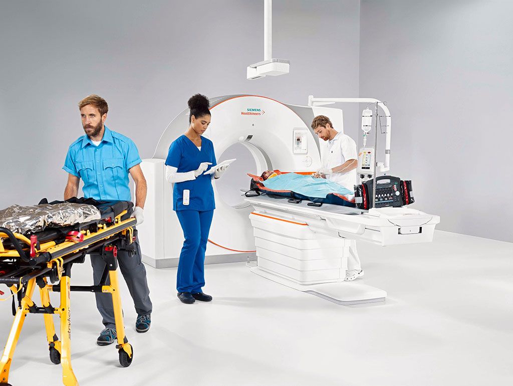 Imagen: El escáner de TC, Somatom X.ceed, proporciona aplicaciones de emergencia (Fotografía cortesía de Siemens Healthineers)