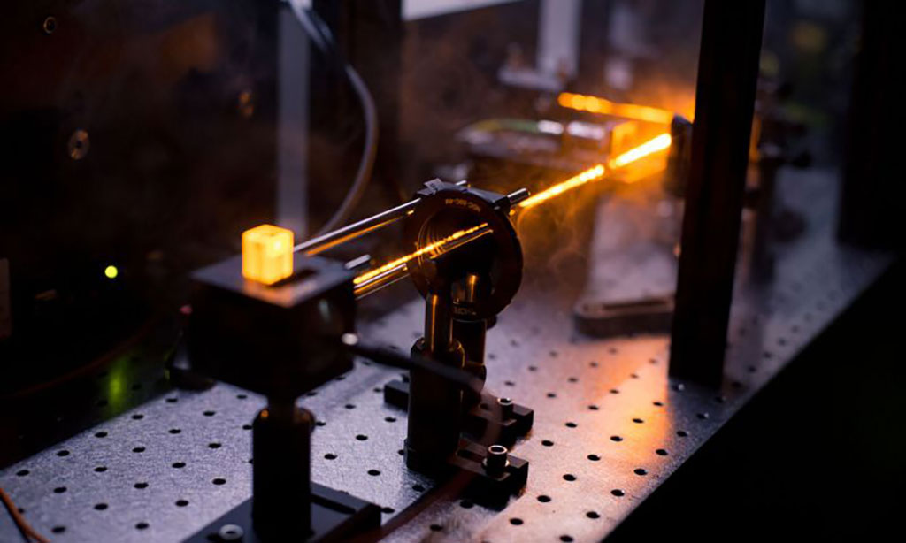 Imagen: Una interacción láser con materiales de diamantes (Fotografía cortesía de la Universidad RMIT) Imagen: Una interacción láser con materiales de diamantes (Fotografía cortesía de la Universidad RMIT)
