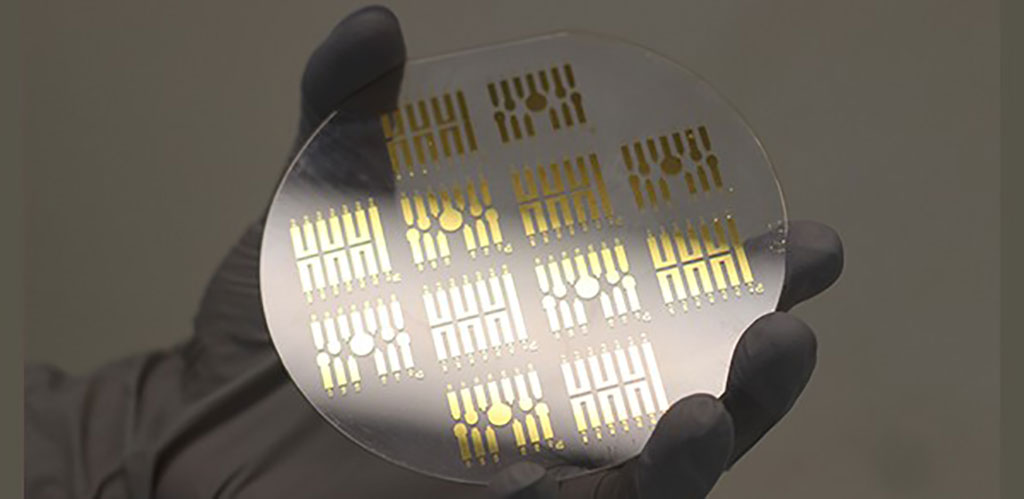 Imagen: Biosensores miniaturizados para implantes mínimamente invasivos (Fotografía cortesía de la Universidad de Cambridge)