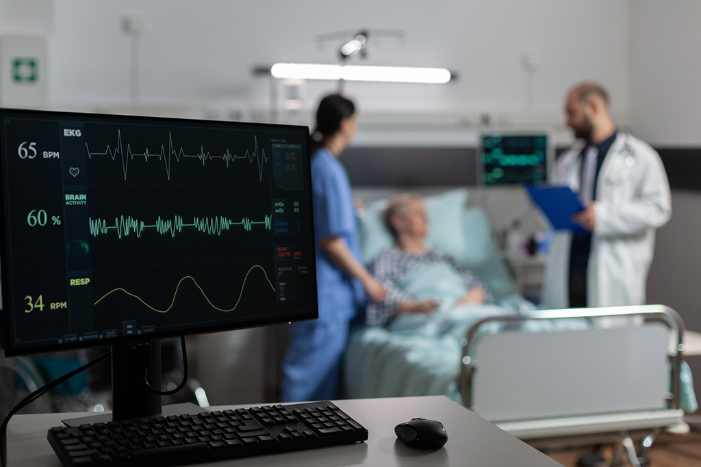 Imagen: Una medición simple del EEG detecta una señal de vulnerabilidad cognitiva en pacientes de cirugía de edad avanzada (Fotografía cortesía de 123RF)