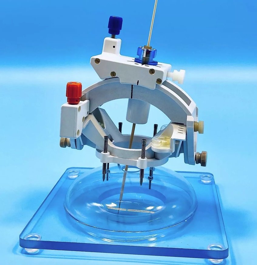 Imagen: El sistema  estereotáctico SmartFrame OR ha obtenido la aprobación de la FDA (Fotografía cortesía de ClearPoint Neuro)