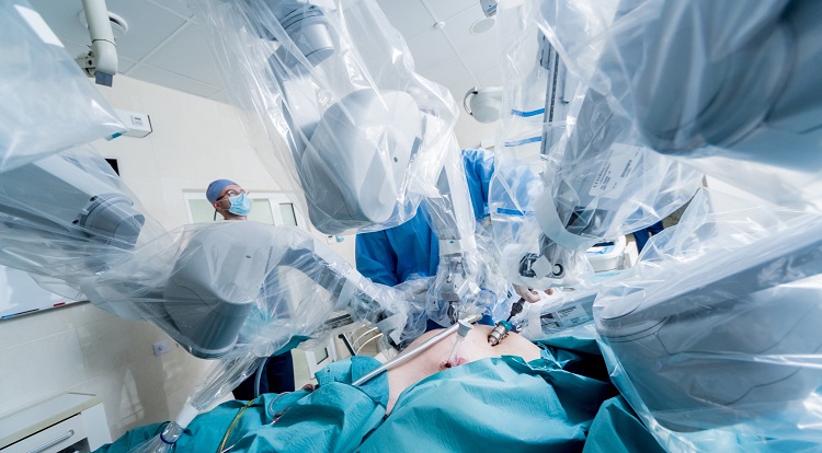Imagen: La cirugía asistida por robot para el cáncer de vesícula biliar es tan efectiva como los métodos tradicionales abiertos y laparoscópicos (Fotografía cortesía de 123RF)