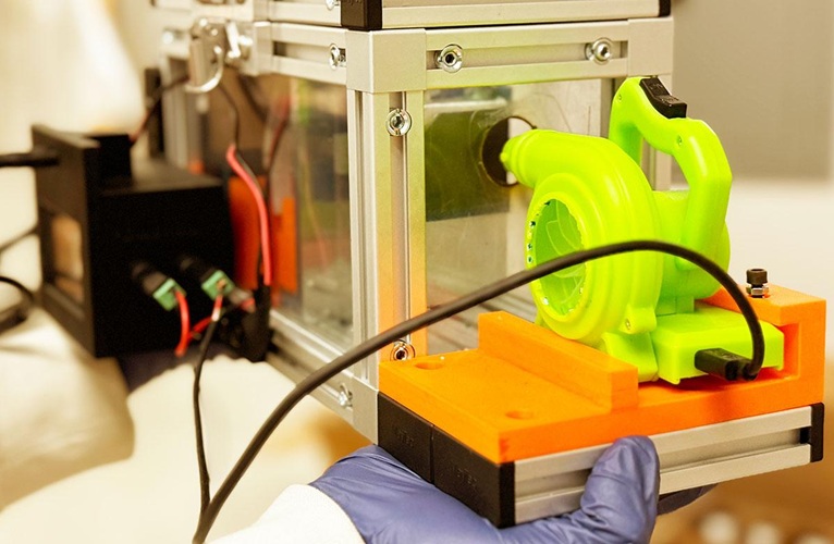 Imagen: el nuevo dispositivo puede detectar moléculas en muestras de aire para diagnosticar una amplia gama de enfermedades (foto cortesía de UChicago)