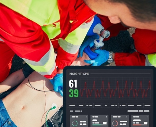 Imagen: INSIGHT-CPR captura y muestra información de la presión arterial diastólica en tiempo real (foto cortesía de la Universidad de Michigan)