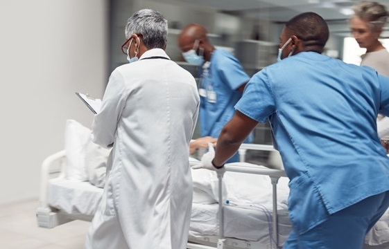 Imagen: La IA puede identificar características de los pacientes que pasan desapercibidas y que están relacionadas con errores de triaje en los servicios de urgencias (Foto cortesía de 123RF)