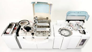 Imagen: El analizador de laboratorio clínico multipropósito Cobas 6000 (Fotografía cortesía de Roche Diagnostics).