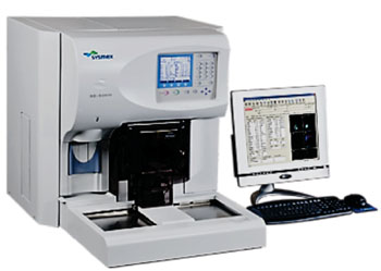 Imagen B: El sistema automatizado de hematología XE-2100 (Fotografía cortesía de Sysmex).