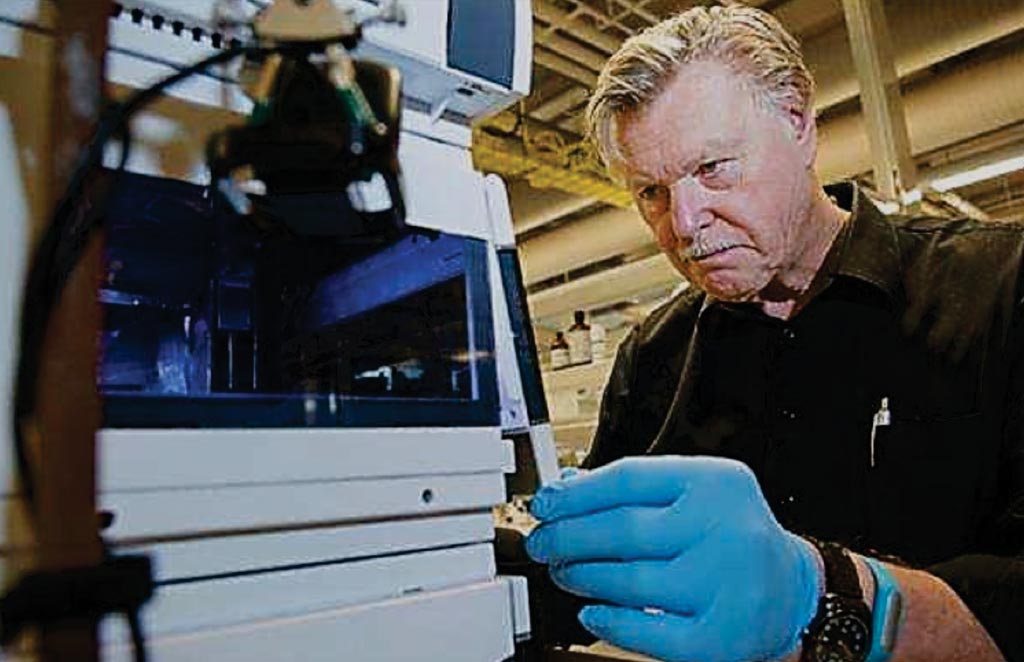 Imagen: El fundador de SISCAPA Assay Technologies, el Dr. Terry Pearson PhD, ha creado una forma de hacer análisis para varias enfermedades a partir de una sola gota de sangre seca utilizando un flujo de trabajo en un espectrómetro de masas totalmente automatizado (Fotografía cortesía de SISCAPA).