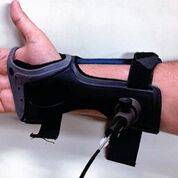Imagen: este dispositivo utiliza tecnología láser para detectar los niveles de glucosa debajo de la piel, una alternativa a los dolorosos pinchazos (Fotografía cortesía de la Universidad de Missouri-Columbia).