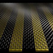 Imagen: Los investigadores combinaron el grafeno con cintas metálicas de oro de tamaño nanométrico para crear un biosensor ultrasensible que podría ayudar a detectar una variedad de enfermedades en humanos y animales (Fotografía cortesía del Grupo Oh, Universidad de Minnesota).