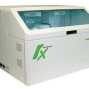Imagen: El analizador de química RX Daytona es un analizador de química clínica compacto de mesa completamente automatizado, perfecto para laboratorios de rendimiento pequeño a mediano (Fotografía cortesía de Randox Laboratories).