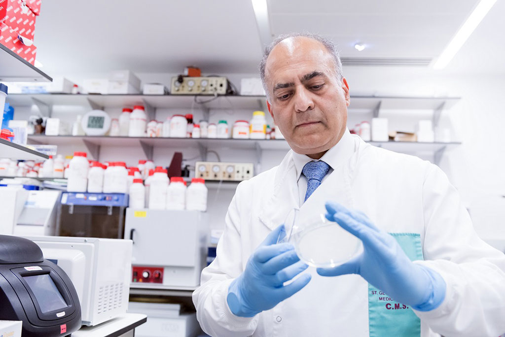 Imagen: Profesor Sanjeev Krishna, Profesor de Parasitología Molecular y Medicina, Instituto de Investigación de Infecciones e Inmunidad de San Jorge (Fotografía cortesía del Hospital de San Jorge, Universidad de Londres) Imagen: Profesor Sanjeev Krishna, Profesor de Parasitología Molecular y Medicina, Instituto de Investigación de Infecciones e Inmunidad de San Jorge (Fotografía cortesía del Hospital de San Jorge, Universidad de Londres)