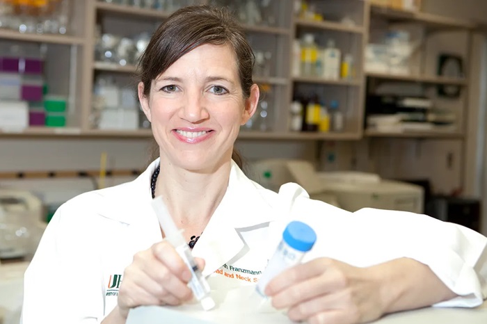 Imagen: La Dra. Elizabeth Franzmann fue la primera autora del estudio que mostró niveles elevados de cualquiera de los dos biomarcadores encontrados en la saliva está asociado con la recurrencia del cáncer de cabeza y cuello (foto cortesía de Sylvester Cancer)