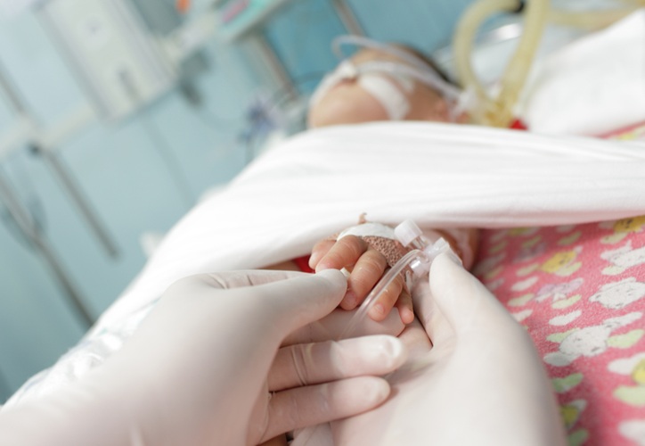 Imagen: el dispositivo POC predice rápidamente la enfermedad respiratoria neonatal al nacimiento en la UCIN (foto cortesía de Shutterstock) Imagen: el dispositivo POC predice rápidamente la enfermedad respiratoria neonatal al nacimiento en la UCIN (foto cortesía de Shutterstock)