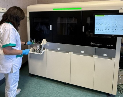 Imagen: MyGenius PRO instalado en un centro de trasplantes líder en Europa que respalda las pruebas rutinarias de enfermedades infecciosas (fotografía cortesía de Bruker)