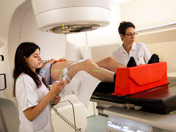 Imagen: Un paciente a quien se le realiza una radioterapia para el cáncer de próstata (Fotografía cortesía de la Universidad de Umeå).