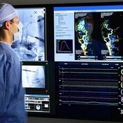 Imagen: Un sistema integrado brinda al personal de las salas de cirugía información visual (Fotografía cortesía de Image Stream Medical).