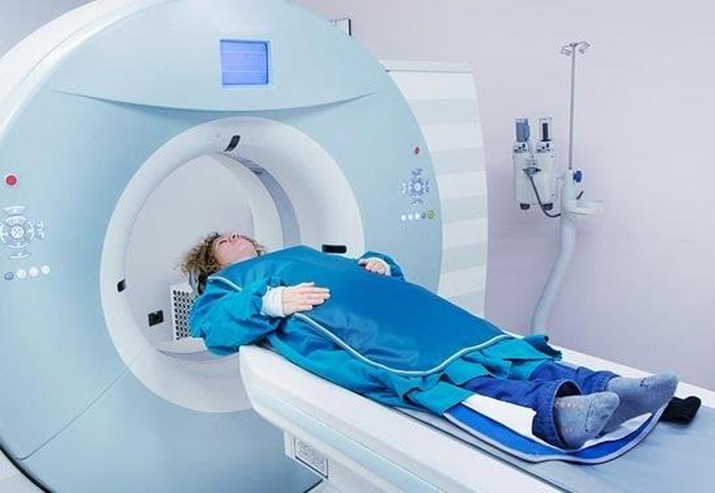 Imagen: Un estudio nuevo sugiere que proteger a los pacientes durante las radiografías de diagnóstico podría ser contraproducente (Fotografía cortesía de Rebecca Milman Marsh / Shutterstock). Imagen: Un estudio nuevo sugiere que proteger a los pacientes durante las radiografías de diagnóstico podría ser contraproducente (Fotografía cortesía de Rebecca Milman Marsh / Shutterstock).