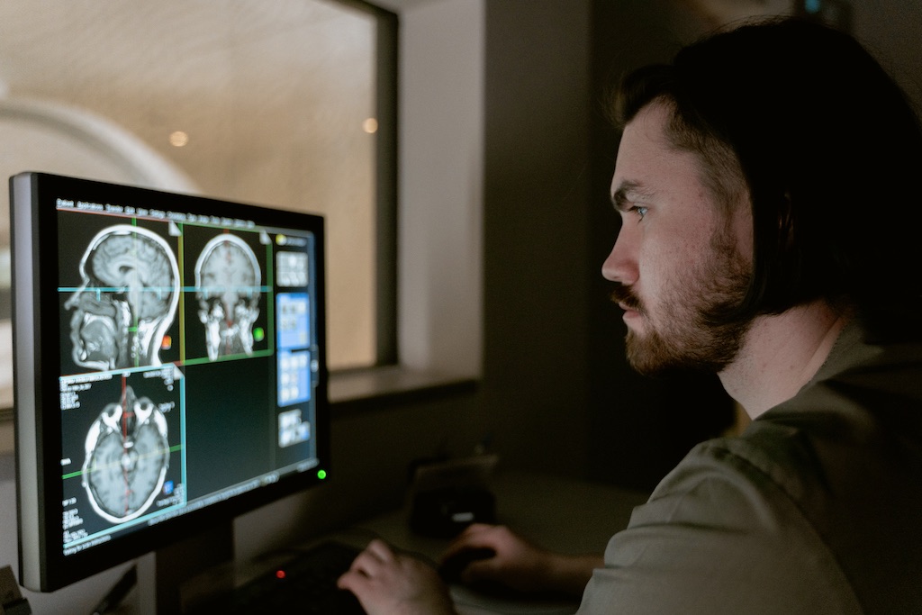 Los investigadores han utilizado datos de resonancia magnética para personalizar aún más la medicina contra el cáncer (Fotografía cortesía de Pexels)