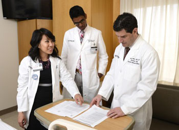 Image: Dr. Oanh Nguyen (left), Dr. Anil Makam (center), and Dr. Ethan A. Halm (right). A new study reveals that 20% of people are released from hospital before all vital signs are stable, and subsequently face a significantly higher risk of post-discharge adverse outcomes (Photo courtesy of UT Southwestern’s Center for Patient-Centered Outcomes Research).