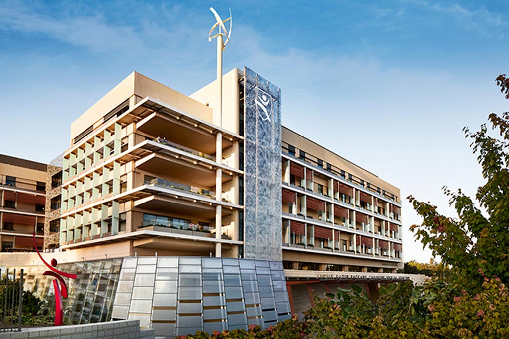 Главное здание Детской больницы Люсиль Паккард (фото любезно предоставлено Stanford Health).