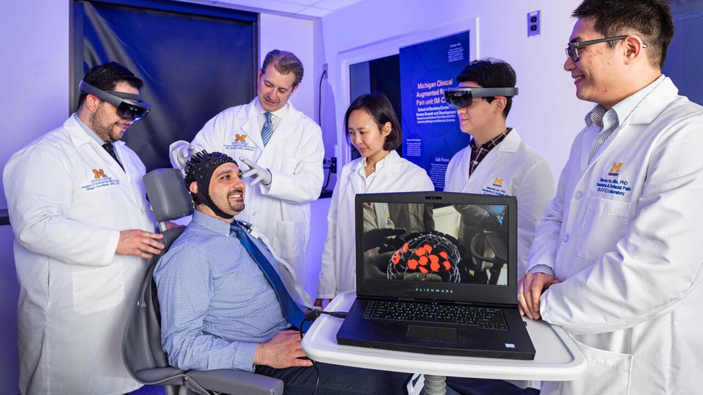 Оснащённый сенсором чепец обнаруживает изменения в кровотоке и оксигенации, таким образом ощущая активность мозга (фото любезно предоставлено Мичиганским университетом).