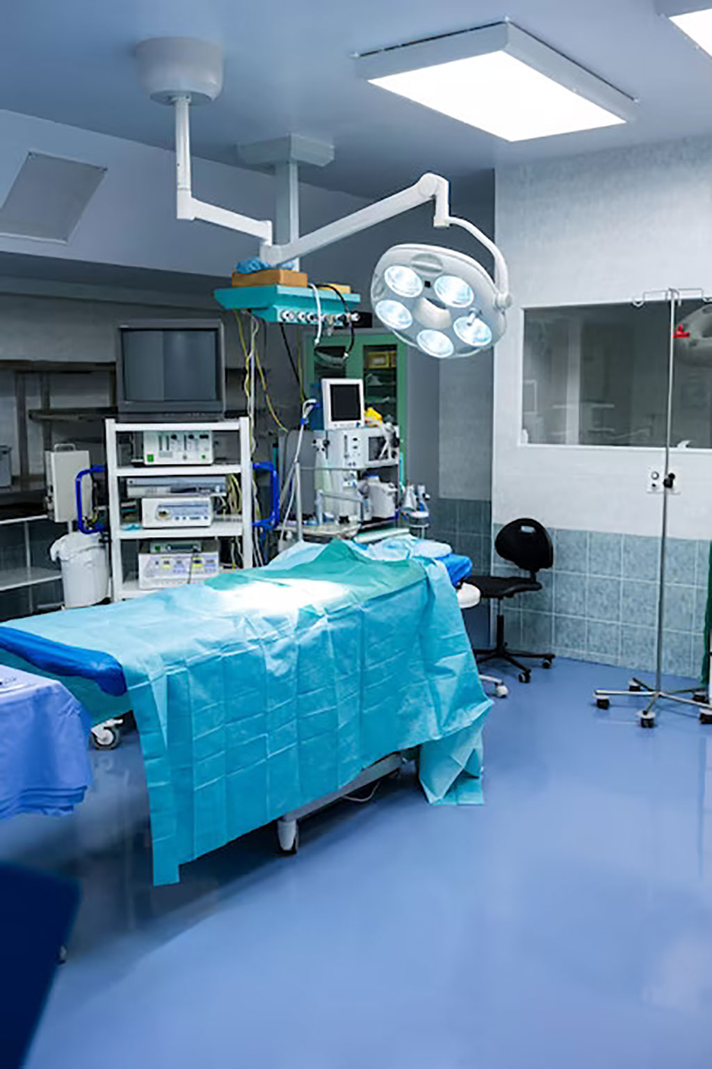 Image: The global surgical lights market is expected to grow by close to USD 0.50 billion from 2022 to 2027 (Photo courtesy of Freepik)