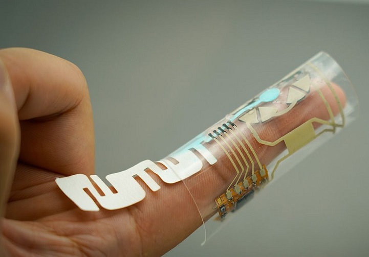 Image: The finger wrap is powered by the wearer\'s fingertip sweat—and also monitors levels of glucose, lactate, vitamin C and levodopa in that same sweat (Photo courtesy of Shichao Ding/UC San Diego)