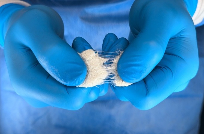 Image: OsteoFlo HydroFiber leverages Web Interlace Technology, suspending particles within its fibers to effectively prevent graft migration while ensuring optimal cohesiveness and flowability (Photo courtesy of SurGenTec)