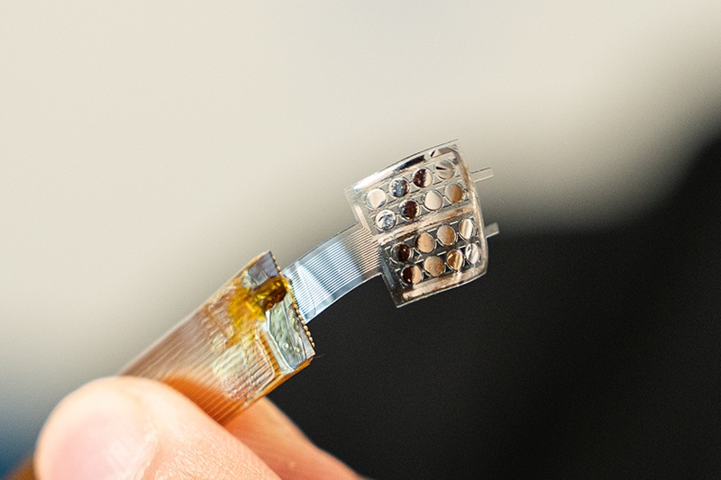 Image: The flexible device can conform to a wound’s topology to accurately measure nitric oxide levels (Photo courtesy of CMU) Image: The flexible device can conform to a wound’s topology to accurately measure nitric oxide levels (Photo courtesy of CMU)