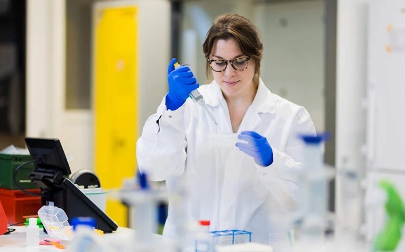 Image: The compact, electricity-free molecular testing platform enables rapid STI detection at POC (Photo courtesy of Rapidemic)