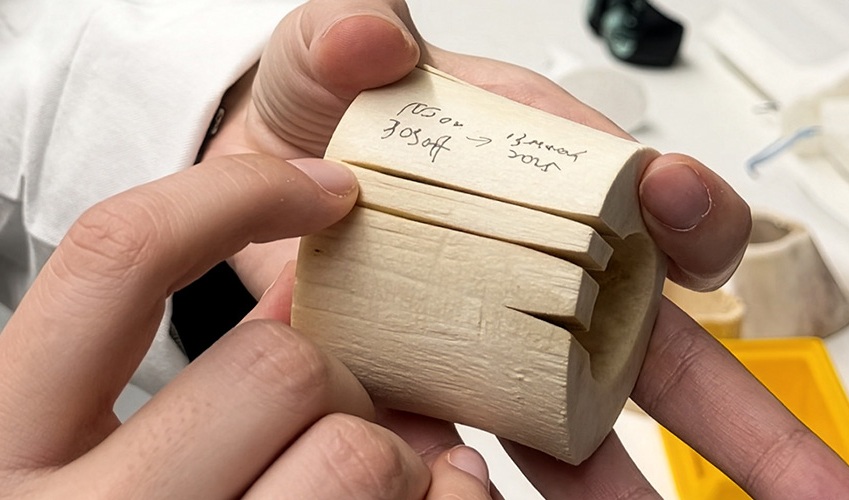 Image: Researchers achieved significantly deeper cuts than before, shown here on a bovine bone (Photo courtesy of Catherine Weyer/University of Basel)