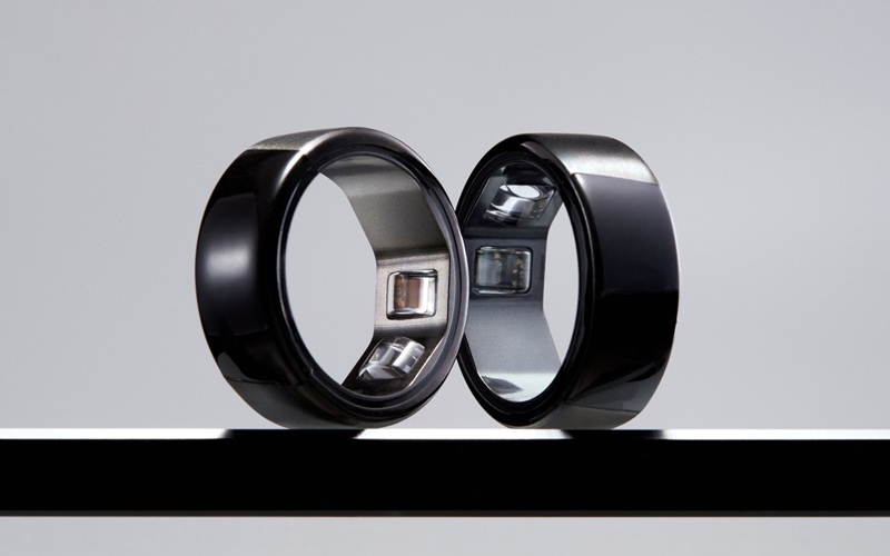 Image: The device is worn on a finger and measures blood pressure without an arm‑compressing cuff (Photo courtesy of Sky Labs) Image: The device is worn on a finger and measures blood pressure without an arm‑compressing cuff (Photo courtesy of Sky Labs)