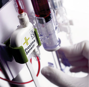 图片C:用联入病人动脉导管的微型Proxima传感器直接监测血气和电解质(图片蒙Sphere医疗用品公司惠赐)。 图片C:用联入病人动脉导管的微型Proxima传感器直接监测血气和电解质(图片蒙Sphere医疗用品公司惠赐)。