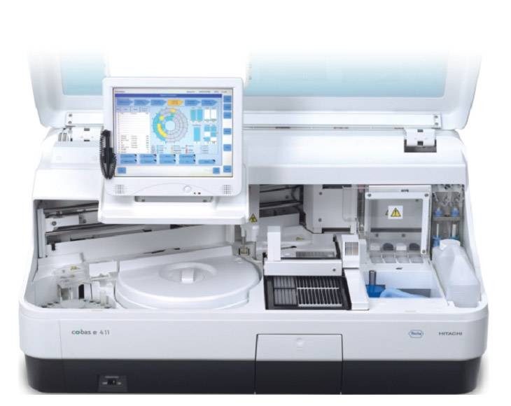 图片:为中小工作量设计的Elecsys台式分析仪(图片蒙罗氏公司惠赐)。 图片:为中小工作量设计的Elecsys台式分析仪(图片蒙罗氏公司惠赐)。