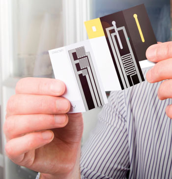 图片B：一份开放性诊断检测卷示例，使用基于突破性“XylemDx”喷墨打印的技术将定制的任何类型检测模块印在一张纸上（照片由Cambridge Consultants）提供。