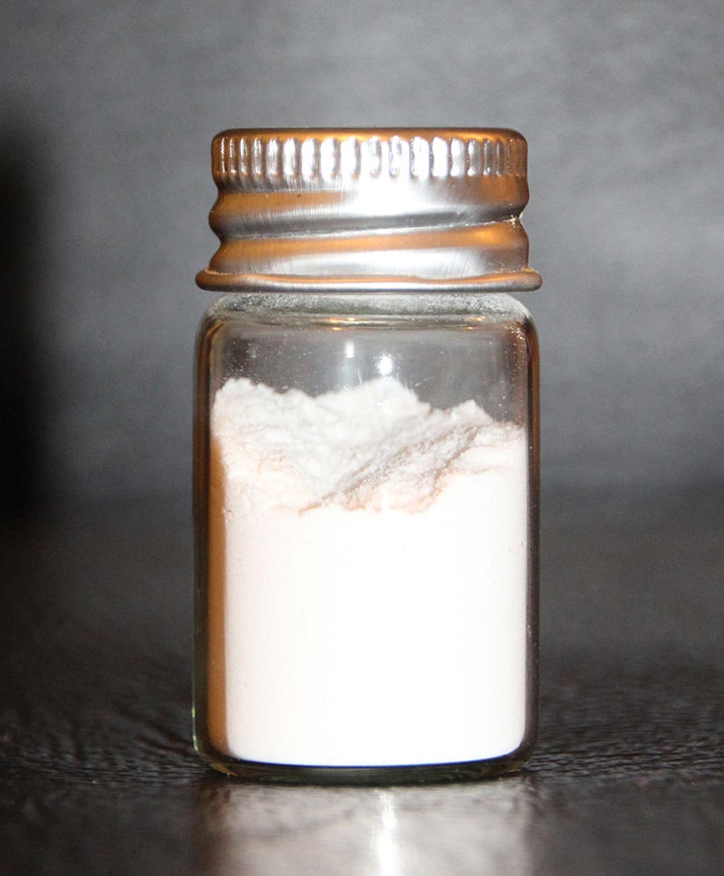 Image: A sample of silicon dioxide (Photo courtesy of Wikimedia Commons).