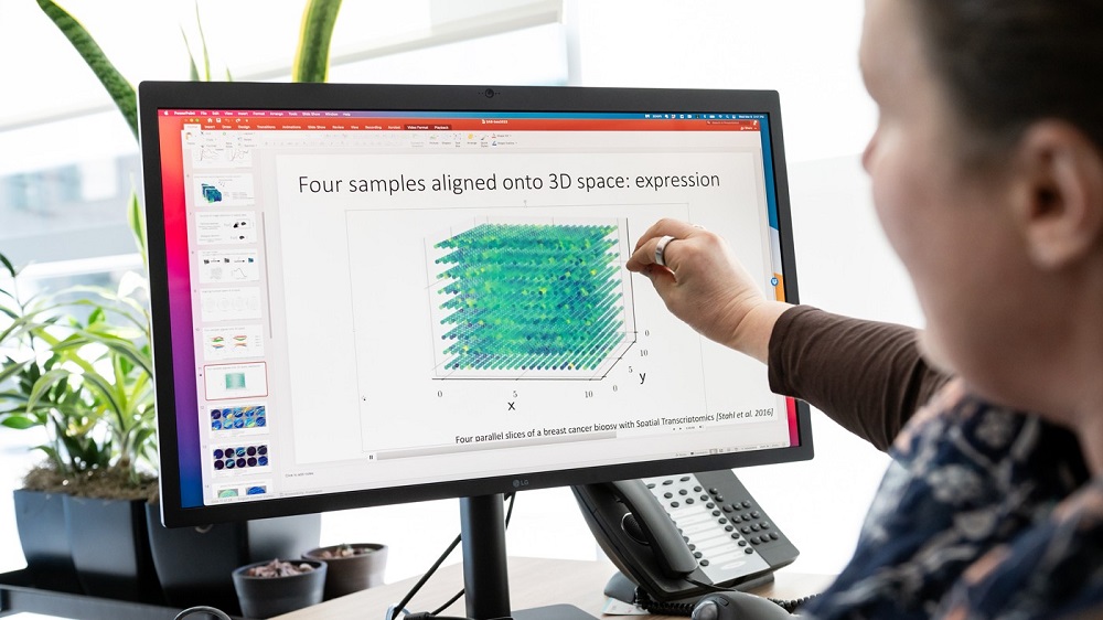 Barbara Engelhardt and her colleagues have developed a new tool to align data from tissue slices virtually, expanding possibilities for 3D analysis (photo credit: Michael Short/Gladstone Institutes)