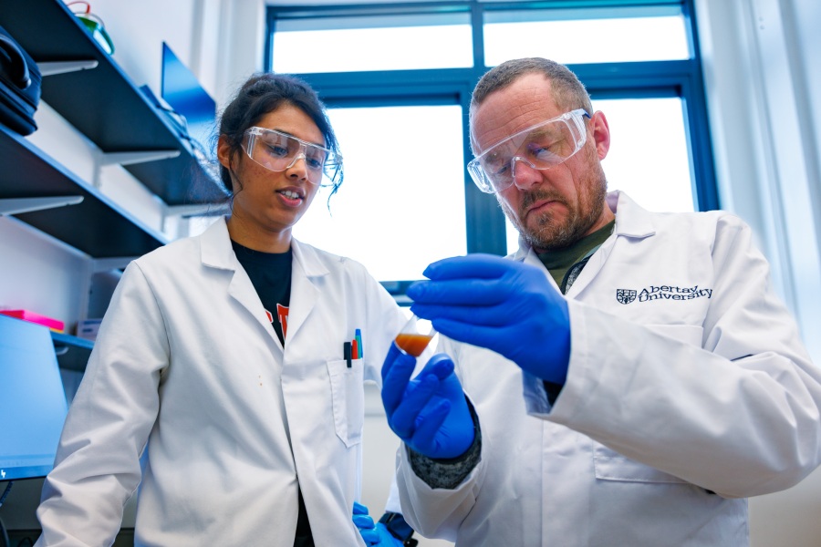 Image: The new prototype blood test for infectious diseases is designed to be delivered and analyzed at the POC (Photo courtesy of Abertay University) Image: The new prototype blood test for infectious diseases is designed to be delivered and analyzed at the POC (Photo courtesy of Abertay University)