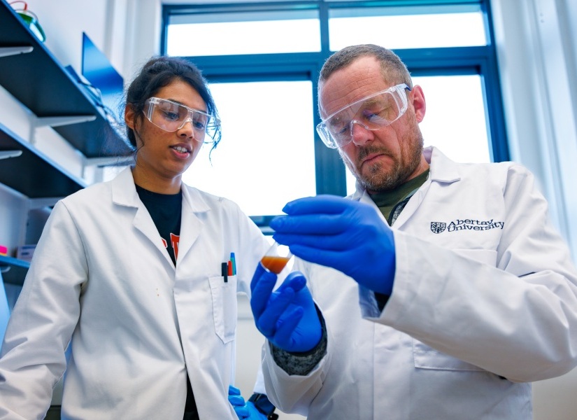 Image: The new prototype blood test for infectious diseases is designed to be delivered and analyzed at the POC (Photo courtesy of Abertay University) Image: The new prototype blood test for infectious diseases is designed to be delivered and analyzed at the POC (Photo courtesy of Abertay University)